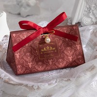 Boîtes cadeaux de mariage personnalisées Boîte d'emballage en papier de forme triangulaire pour bonbons Boîte cadeau de bonbons sucrés portable avec ruban