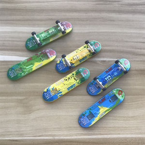 <span class=keywords><strong>Jouet</strong></span> Flash LED <span class=keywords><strong>miniature</strong></span> en plastique avec impression UV personnalisée planche à roulettes lumineuse planche à roulettes avec doigts - Product Image 2