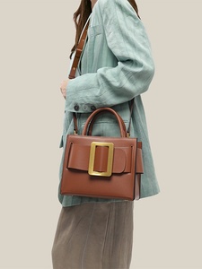 Sac à bandoulière carré en cuir véritable style français pour femme, avec fermeture éclair et boucle de ceinture, nouvelle collection 2026, design de niche haut de gamme et tendance - Product Image 4