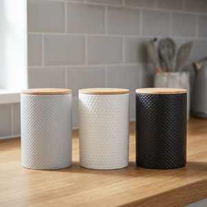 Set di 3 Barattoli per Spezie da 750ml, Design Minimalista Ermetico, in Gres e Silicone, Forma Cilindrica, per Uso Ristorante, con Coperchio in Legno - Product Image 2