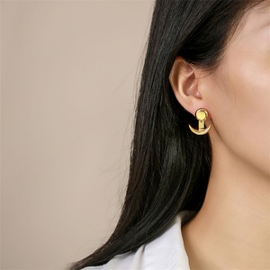Boucles d'oreilles clous ancre en acier inoxydable plaqué or, motif lune, pour femmes, vente en gros - Product Image 2