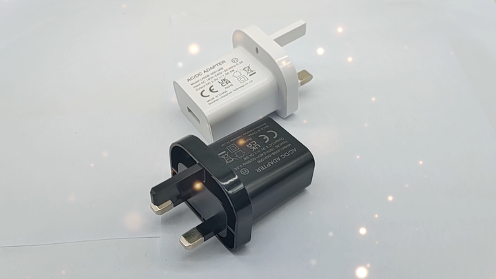 ホワイト5V 1A電源アダプターAC DCスイッチング電源UKプラグ5W