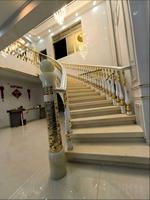 Balustrade moderne de luxe en aluminium Homedeco avec poteaux et meneurs, anti-rouille, pour escaliers extérieurs, idéale pour les halls d'hôtels et les cloisons de clubs