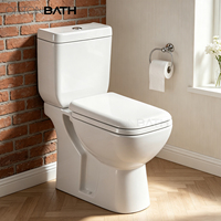 WC deux pièces à poser au sol avec siphon en P, double chasse, auto-nettoyant, design émaillé désodorisant pour projet de rénovation de salle de bain d'hôtel