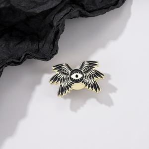 Необычный готический брошь-значок в виде маленькой глазастой монстрической фигуры, металлический, с эмалью и лакировкой, аксессуар, украшение, подарок - Product Image 6