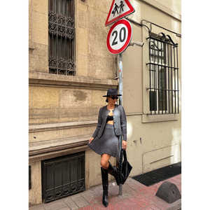 Ensemble pull en laine tricoté pour femme : cardigan col rond et jupe plissée en tissu anti-boulochage - Product Image 4