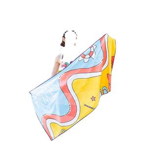 Serviette de plage en microfibre à séchage rapide et légère à impression personnalisée Sustainable Person - Product Image 3