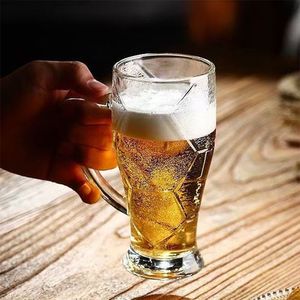 Verre à bière transparent minimaliste de 500 ml, compatible lave-vaisselle, avec design de football personnalisé, mug à bière tendance pour la maison, le bar, le pub, les fêtes - Product Image 2