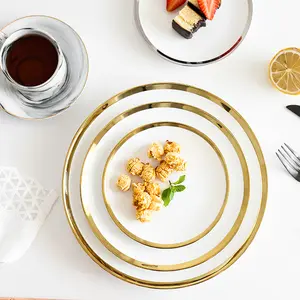 Piatti da pranzo moderni con bordo in oro piatti in ceramica bianca in stile europeo set di stoviglie per hotel