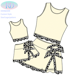 Conjunto de yoga con estampado de vaca para mamá e hija, top corto sin mangas y falda pantalón, de nailon suave y elástico, ropa a juego para estar en casa, yoga y gimnasio - Product Image 1