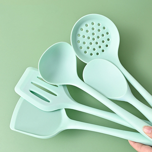 Accessoires <span class=keywords><strong>de</strong></span> cuisine en silicone, ensemble <span class=keywords><strong>de</strong></span> cinq ustensiles avec des propriétés résistantes à la chaleur et antiadhésives - Product Image 1