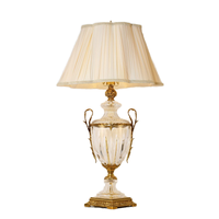 Lampe de table en laiton moderne haut de gamme d'inspiration européenne, entièrement en cuivre, design de luxe pour villa et palais, alimentation CA, forme de trophée pour salon