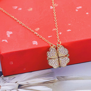 La nuova collana di quadrifoglio d'amore femminile un paio di due indossano una catena di clavicola da cuore a cuore all'ingrosso - Product Image 1