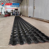 Machine à fabriquer des tuiles de toit en PVC verni