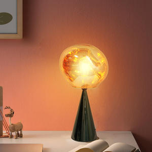 โคมไฟตั้งพื้นสไตล์นอร์ดิกวินเทจ ดีไซน์โพสต์โมเดิร์น เหมาะสำหรับห้องนั่งเล่น ห้องนอน และห้องทำงาน โครงเหล็ก สำหรับโรงแรม - Product Image 2