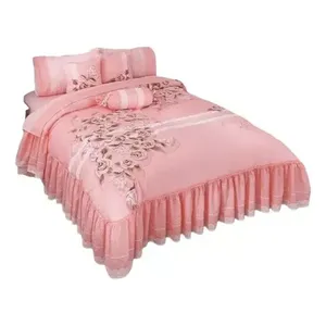Set Copripiumino King Size Antonietta con 4 Cuscini Decorativi, Ricamo Floreale, Biancheria da Letto in Poliestere per Tutte le Stagioni - Product Image 1