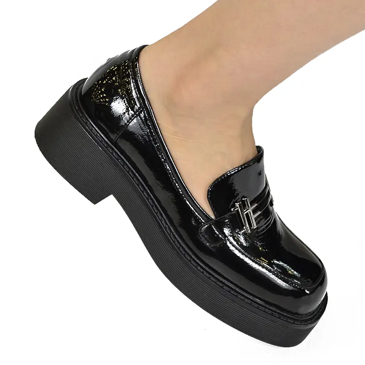 Women Shoes Dress Flats 2021 British Style Vintage Fashion Leather Loafers Ladies Chain Slip
