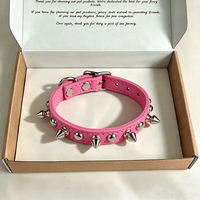 Collier pour chien en cuir PU rose personnalisé ODM d'usine, avec rivets coniques en métal argenté, anneau en D, style punk, réglable