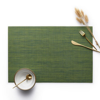 Vente en gros de sets de table de Noël verts sets de table lavables en vinyle PVC pour tapis de table à manger sets de table tissés résistants à la chaleur