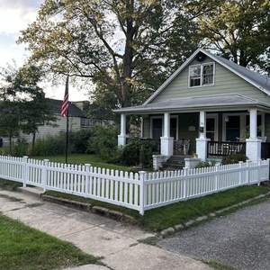 3ft H x 6ft B Hekwerkset Wit Vinyl Schutting Eenvoudige Installatie Buitenhek voor Achtertuin of Patio DIY Decoratief Hekwerk - Product Image 1