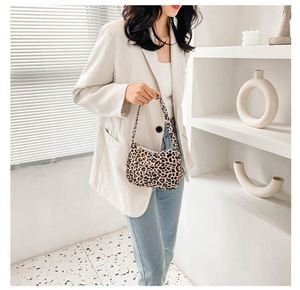 Sacs à main pour femmes en nylon, sacs à bandoulière de luxe, sacs sous le bras, sacs à main pour dames, vente chaude, directement de l'usine 2023 - Product Image 3