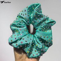 Vente en gros de chouchous élastiques pour équipes de cheerleading et de gymnastique, avec strass brillants et design personnalisé, couleur mystique, en Teal, Rose et Bleu Royal
