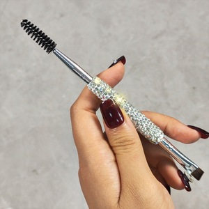 Bestseller 2026 Pennello per Sopracciglia Due-in-Uno Portatile con Diamanti per Spazzolare, Modellare e Applicare il Trucco - Product Image 3
