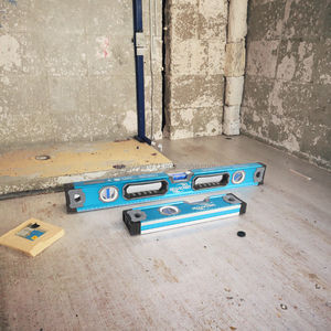 Profilli alüminyumdan yapılmış manyetik tabanlı carpenzlar için ruh seviyeleri, üç kırılmaz şişe ile - Product Image 4