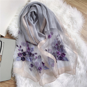 Nuovo Designer sciarpa di seta scialli donna estate protezione solare signora tinta unita lusso Hijab Foulard Foulard ricamo femminile Bandana - Product Image 3