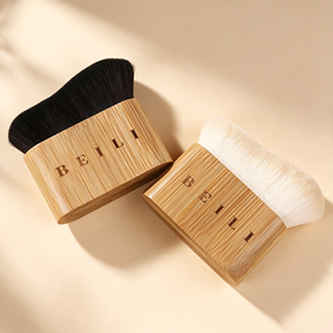 Pinceau autobronzant à manche en bois pour le corps, idéal pour les autobronzants et les lotions bronzantes - Product Image 1