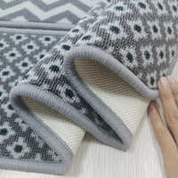 Tapis d'escalier antidérapant moderne en mousse de latex, à poils coupés/bouclés, fabriqué à la machine, pour usage domestique et hôtelier (vente en gros)