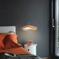 Lustre de chevet moderne de luxe 2023, design simple et créatif, lumière rouge, petit modèle noir et blanc, pour chambre principale d'hôtel