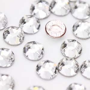 Strass Sciolti AB Crystal 2078 Hotfix 14 Sfaccettature Prodotti in Austria per Attrezzature da Ginnastica e Cheerleading Personalizzate - Product Image 2