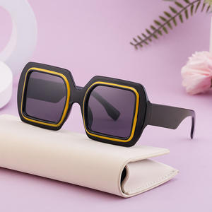 Nouvelles lunettes de soleil carrées pour femmes, monture noire en PC, protection UV400, classe 2, style quadrilatère, lunettes de soleil tendance - Product Image 2