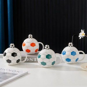 Ensemble cadeau de tasses en forme de ballon de football avec cuillère et couvercle en dôme, vaisselle à thème football pour la maison, les fêtes et la salle de jeux - Product Image 3