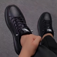 Chaussures en cuir décontractées pour hommes, semelle et tige souples, chaussures de ville élégantes et polyvalentes, chaussures en cuir véritable de créateur.