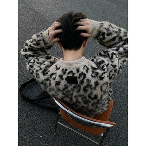 Maglione Invernale da Uomo Stile Americano Retrò Trendy con Stampa <span class=keywords><strong>Leopardata</strong></span>, Girocollo, Vestibilità Ampia, Caldo, in <span class=keywords><strong>Maglia</strong></span> di Poliestere - Product Image 4