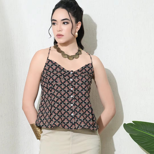 Top corto elegante con cuello Halter y estampado bohemio indio hecho en Algodón 100% con giro moderno - Product Image 1