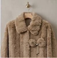 Manteau court en fausse fourrure de lapin douce pour femme, marron thé au lait, avec revers large gaufré, nœud perlé, manches lanternes, coupe ample, vêtement d'extérieur d'hiver