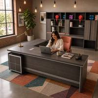 Bureau d'angle moderne modulaire gris foncé à panneaux effet bois, suite de direction contemporaine à bord flottant, bureau en L de 1,8 m, Villa Water