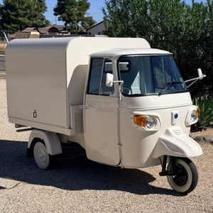 Camion <span class=keywords><strong>à</strong></span> bière mobile Piaggio Ape entièrement équipé, chariot <span class=keywords><strong>à</strong></span> nourriture <span class=keywords><strong>à</strong></span> 3 roues, tuk-tuk, bar mobile personnalisable pour les événements et la restauration - Product Image 2