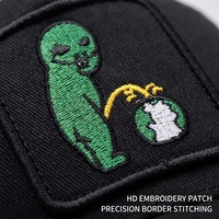 Casquette Trucker en Maille à 5 Panneaux Haut de Gamme OEM ODM avec Patch Brodé Personnalisé Alien pour Grossistes Usine BSCI Casquette d'Été Faible MOQ