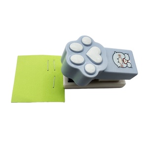 <span class=keywords><strong>Grapadora</strong></span> de Diseño Creativo con Forma de Patita de Gato, Mini <span class=keywords><strong>Grapadora</strong></span> Manual de Dibujos Animados No.10, <span class=keywords><strong>Grapadora</strong></span> Pequeña con Forma de Animal <span class=keywords><strong>para</strong></span> Encuadernación de Libros - Product Image 1