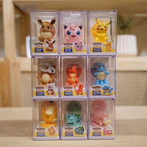 Figurines Pokémon en gros avec boîte de présentation en acrylique - Pikachu, Charmander, Cubone, figurines en PVC, ornement de bureau, stock disponible - Product Image 3