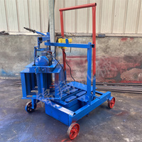 Machine mobile automatique de fabrication de briques en ciment à petite échelle avec capacité de production de blocs