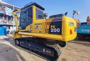 Excavatrice sur chenilles Komatsu PC200-8 d'occasion, 22 tonnes, fabriquée au Japon, certifiée CE, avec godet d'excavation - Product Image 2