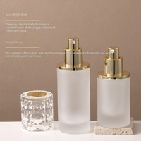 Nouvelle bouteille d'emballage cosmétique en verre givré cylindrique haut de gamme avec couvercle transparent et pompe à pression 120 ml, bouteille vide
