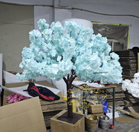 Arbre de fleurs artificielles de fleurs de cerisier blanc suspendu à l'arbre de fleurs de cerisier artificiel blanc pour la décoration de mariage