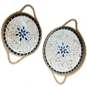 Bandeja Redonda de Bambú LORD con Incrustaciones de Madreperla, Diseño Floral Azul, Plato Decorativo para Mesa, Hecho en Uttar Pradesh - Product Image 1