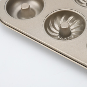 Molde para Hornear Donuts en Forma de Corazón, para 4, 6, 9 o 12 Unidades, Apto para Horno, Color Dorado, Forma Rectangular - Product Image 3